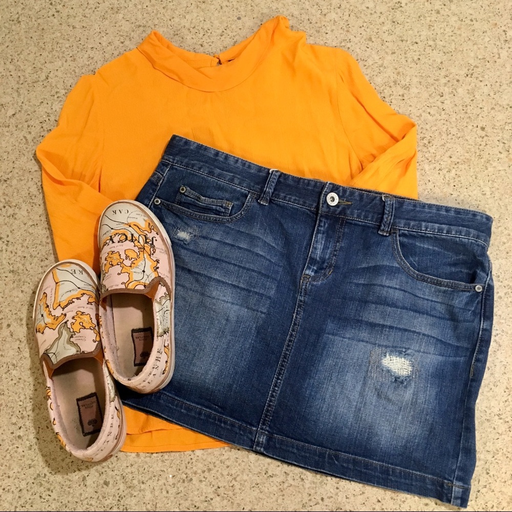 Calvin Klein distressed denim jean skirt!